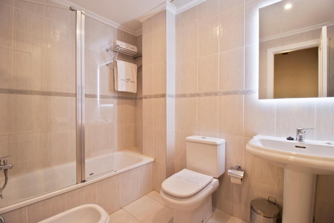 Abba Comillas Apartments ภายนอก รูปภาพ